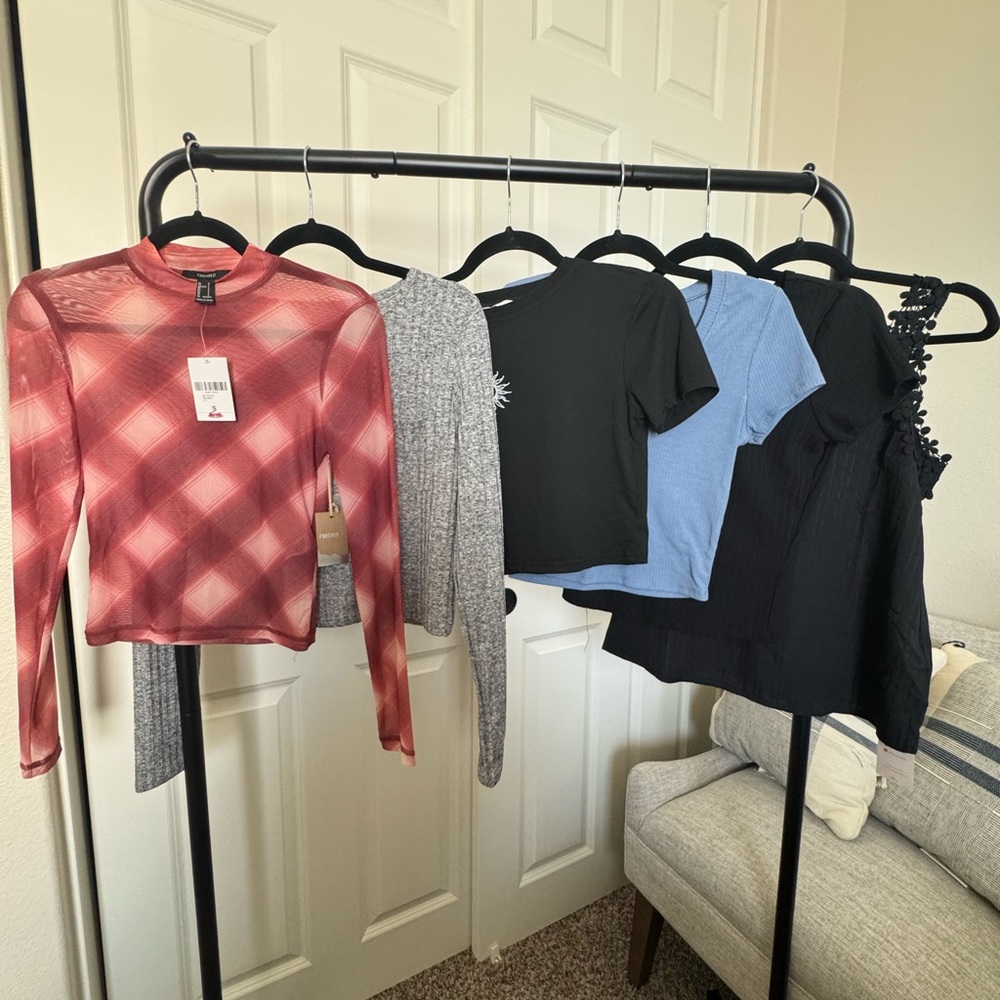 Women’s Trendy Top Bundle – 6 Pieces Size S–L (Similar Fit)